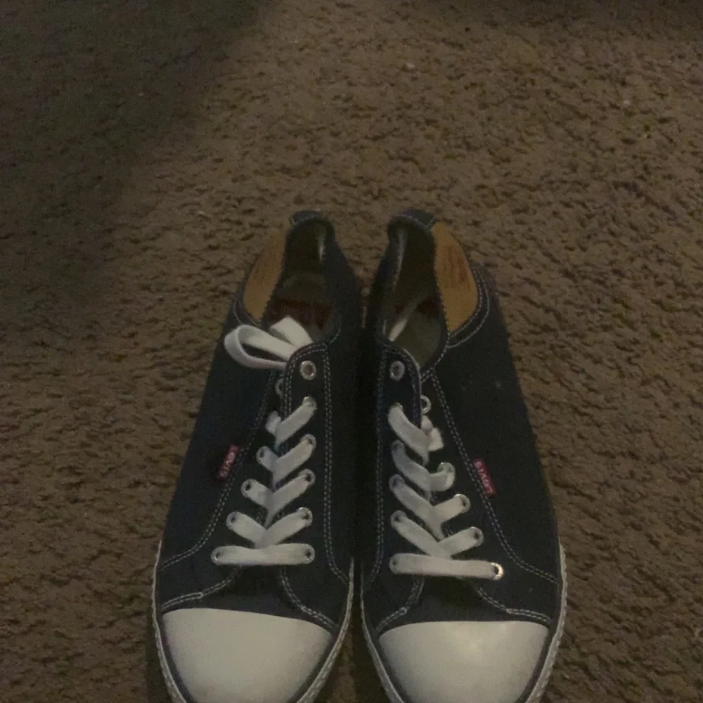 Converse - Picture 2 of 4